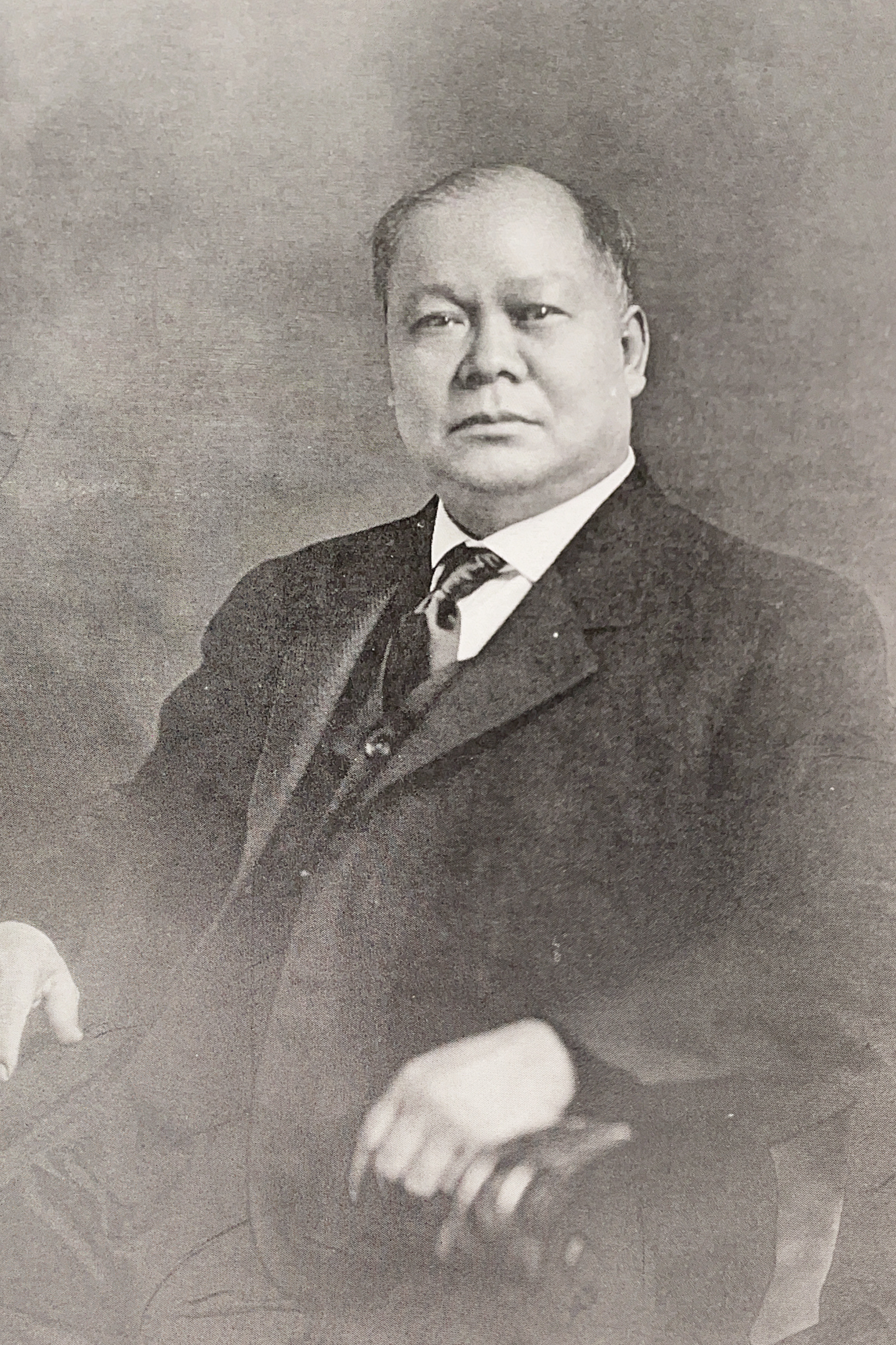 Mon Tong portrait